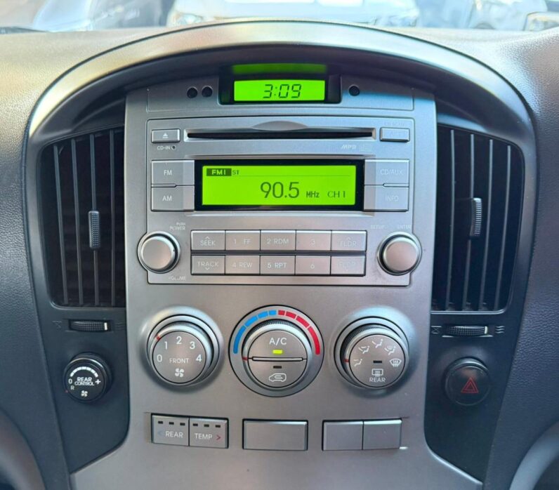 2014 Hyundai H1 2.5 Vgti 9-Seater Bus At Silver