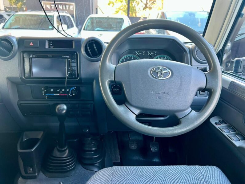 2013 Toyota Land Cruiser 79 4.0 Pick-Up D/cab White