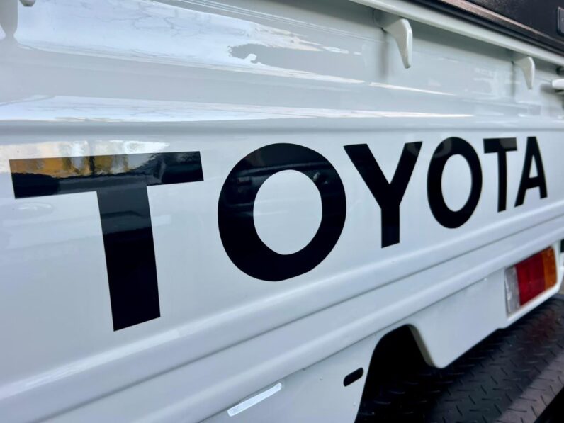 2013 Toyota Land Cruiser 79 4.0 Pick-Up D/cab White