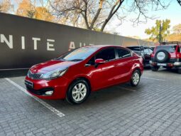 2015 Kia Rio Sedan 1.4 At Red
