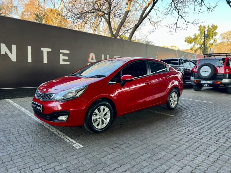 2015 Kia Rio Sedan 1.4 At Red
