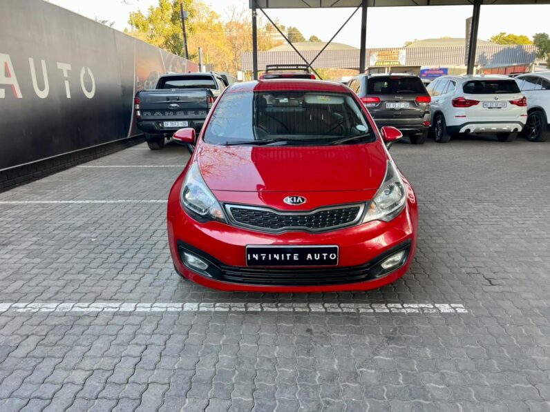 2015 Kia Rio Sedan 1.4 At Red