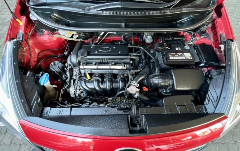 2015 Kia Rio Sedan 1.4 At Red