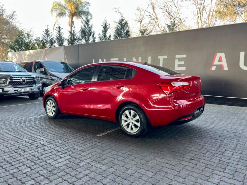 2015 Kia Rio Sedan 1.4 At Red