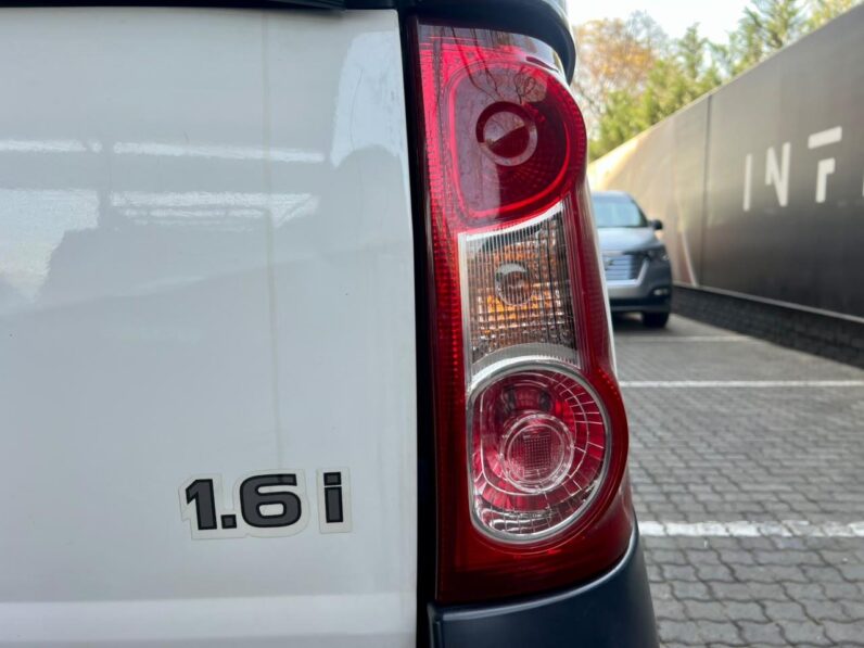 2011 Nissan NP200 1.6 8V A/C White