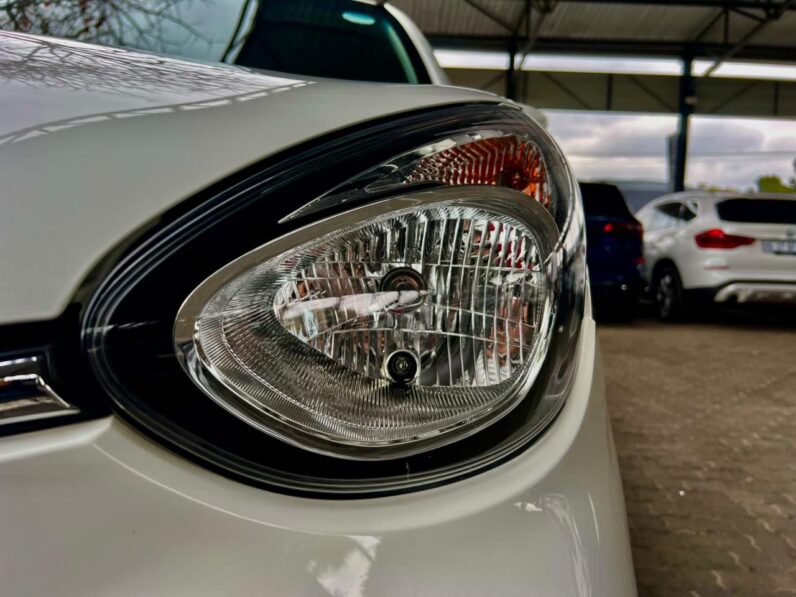 2025 Toyota Vitz MY25.3 1.0 Xr Mt White