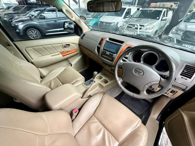2010 Toyota Fortuner 3.0 D-4D R/body At Black