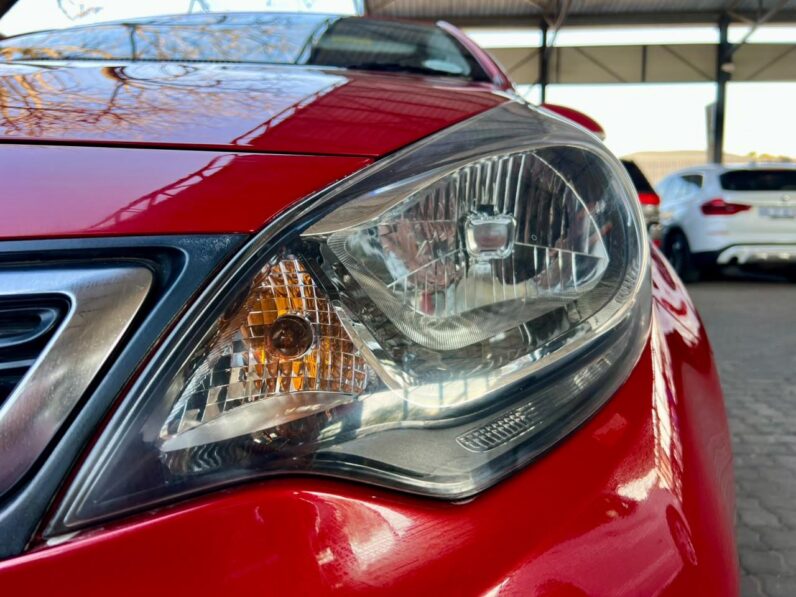 2015 Kia Rio Sedan 1.4 At Red