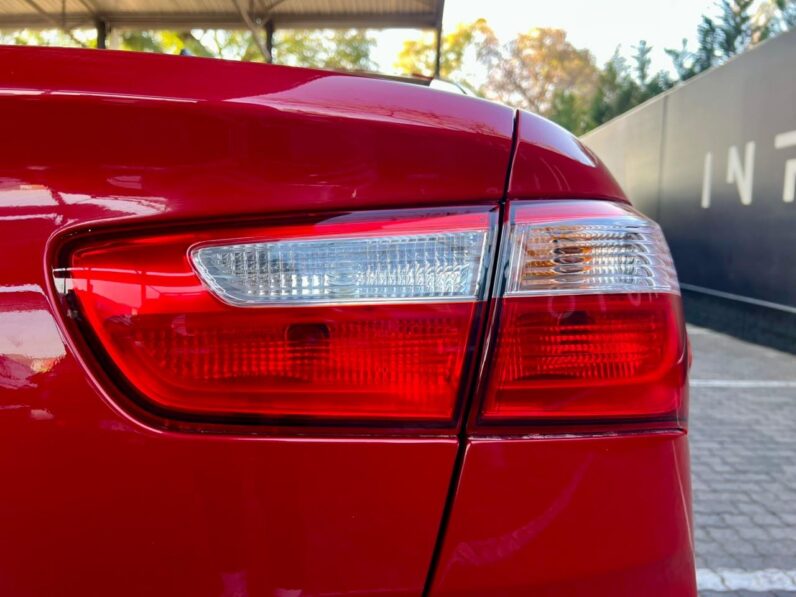 2015 Kia Rio Sedan 1.4 At Red