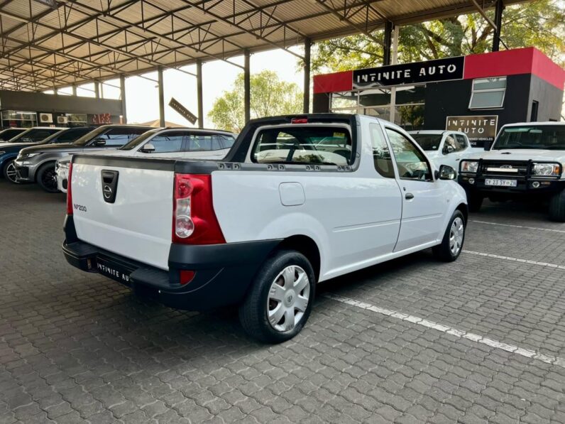 2014 Nissan NP200 1.6 8V A/C White