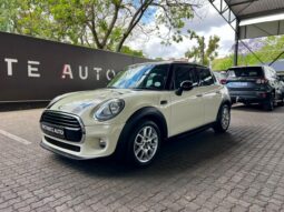 2016 MINI Hatch 5-Door Cooper Steptronic Beige