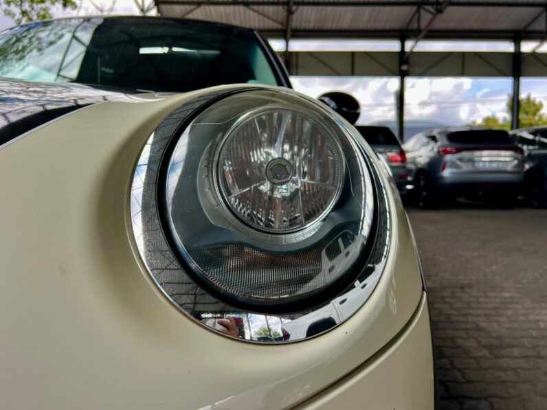 2016 MINI Hatch 5-Door Cooper Steptronic Beige