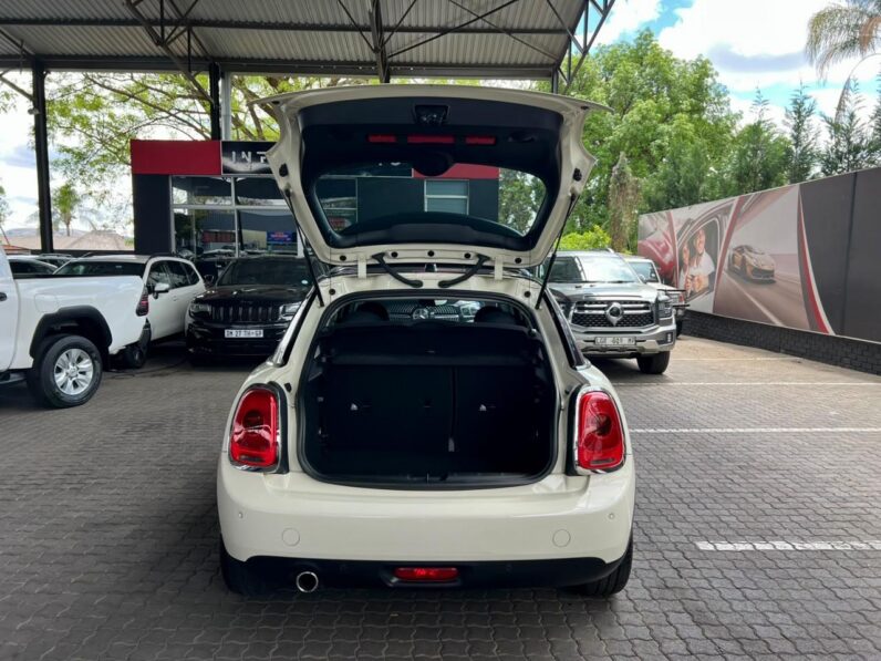 2016 MINI Hatch 5-Door Cooper Steptronic Beige