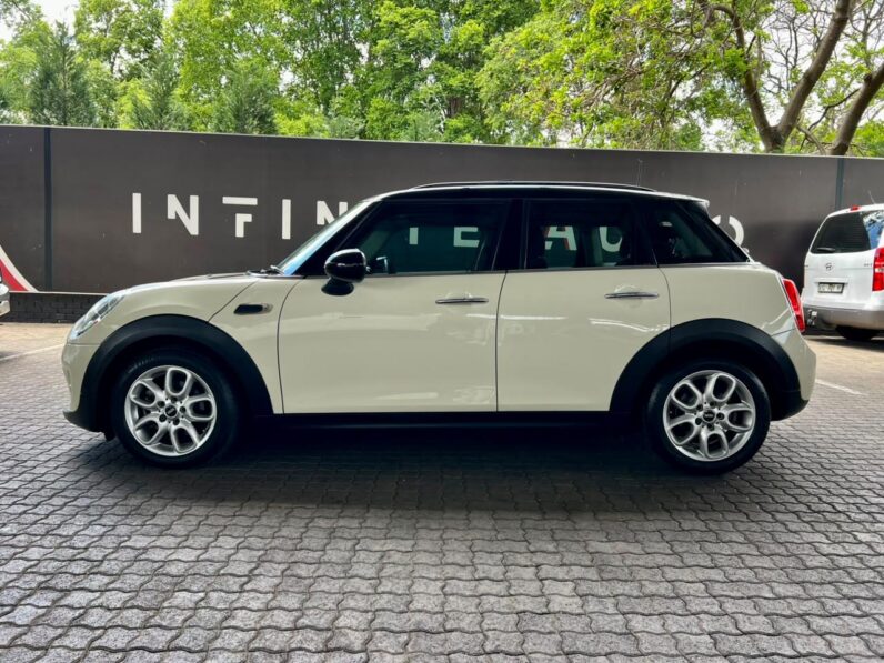 2016 MINI Hatch 5-Door Cooper Steptronic Beige