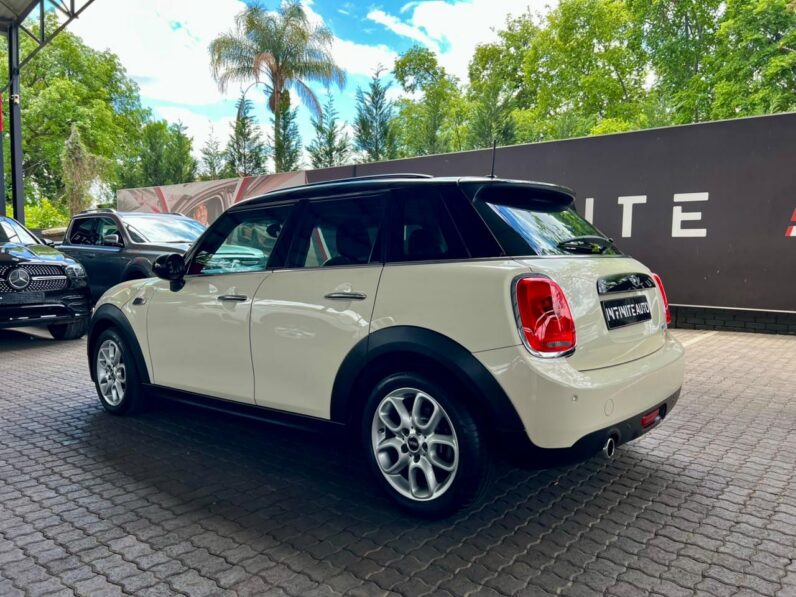 2016 MINI Hatch 5-Door Cooper Steptronic Beige