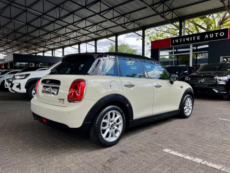 2016 MINI Hatch 5-Door Cooper Steptronic Beige