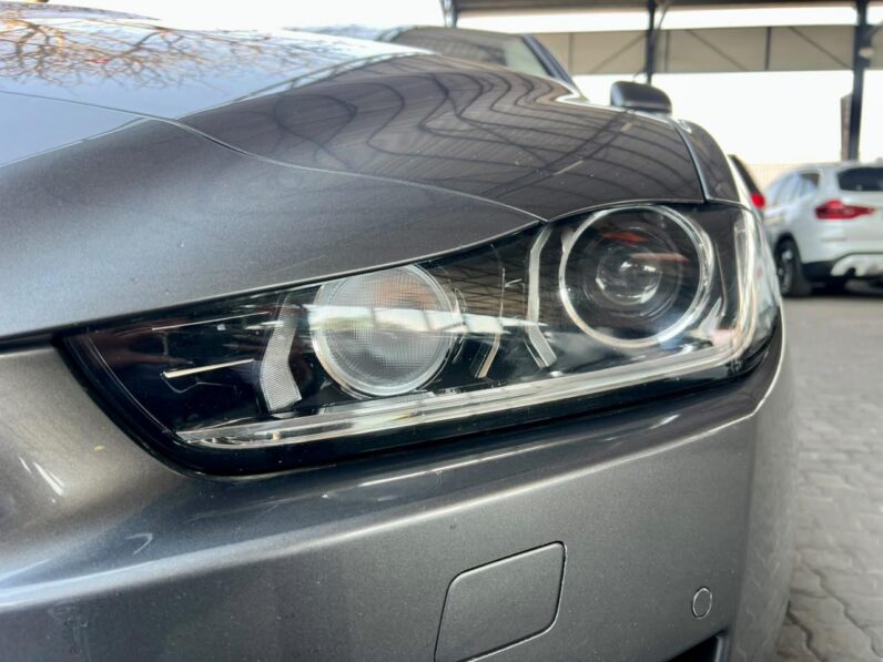 2015 Jaguar Xe 25T 2.0 Prestige AT Grey