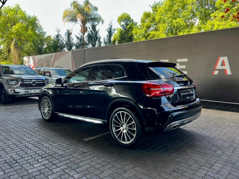 2017 Mercedes Benz Gla Gla 250 4matic 7G-Dct Black