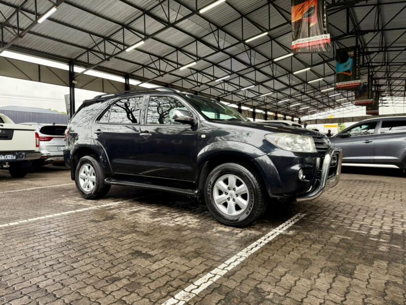 2010 Toyota Fortuner 3.0 D-4D R/body At Black